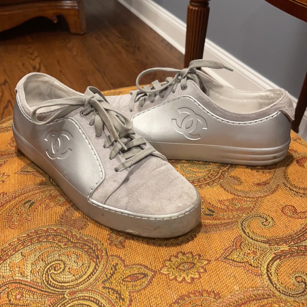 Used woman’s Chanel sneakers gray suede and leather
